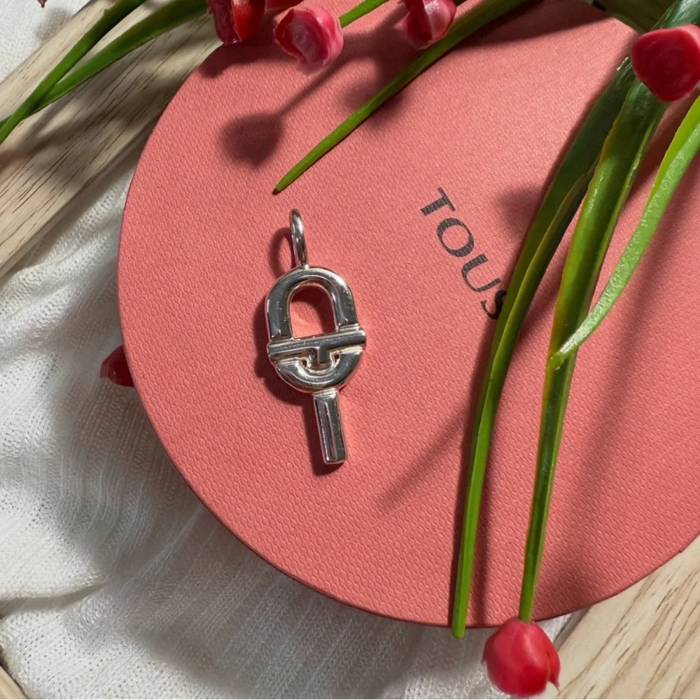 Firm price) Second hand 🤚 large TOUS Silver Pendant
